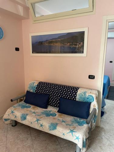 a living room with a couch and a painting on the wall at Da Santina in Scilla