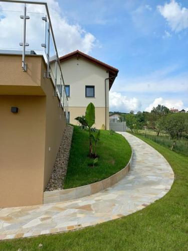 Taman di luar Haus Sylvia