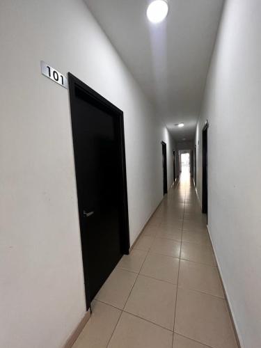 a hallway with a black door in a building at Apartahotel y Hotel Sofichic Boutique in Barranquilla