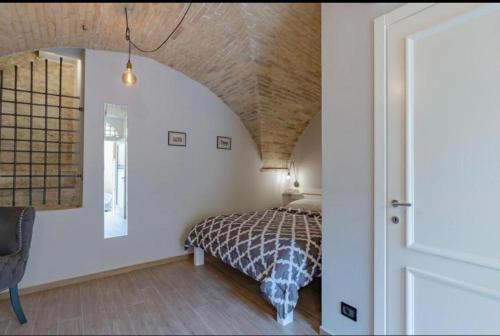 a bedroom with a bed in a room at Al Miracolo in Lanciano