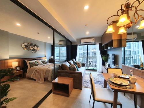 a living room with a bed and a dining room at ลา กาซิตา หัวหิน by สามใบเถา in Hua Hin