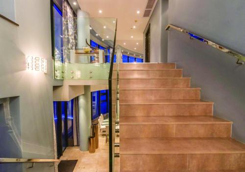 Φωτογραφία από το άλμπουμ του Pearls of Umhlanga Exquisite 3 Level Penthouse στο Ντέρμπαν