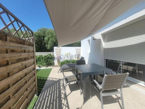 Balkón alebo terasa v ubytovaní JOLIE MAISON CHEMIN DES VIGNES