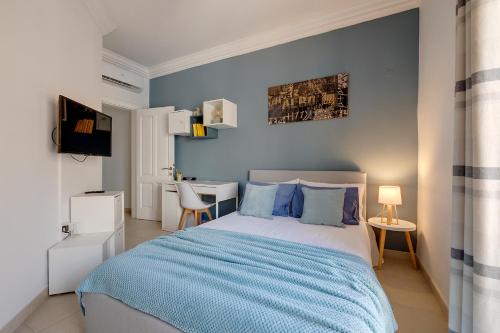 Ένα ή περισσότερα κρεβάτια σε δωμάτιο στο Seaside Bliss - 3BR Holiday Apartment Sliema