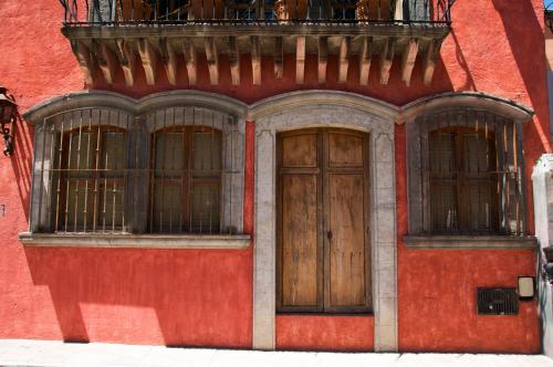Muka bangunan atau pintu masuk Casa Mision de San Miguel