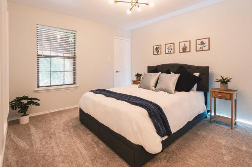 Cama o camas de una habitación en Spacious & Serene Retreat in Georgetown