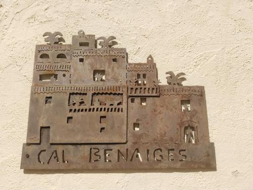 a building sign on the side of a wall at CAL BENAIGES in Tartareu