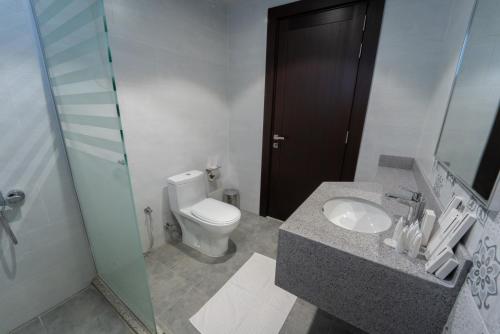 Koupelna v ubytování Jawhrat Al Sharq Serviced Apartments