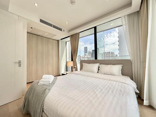 Postel nebo postele na pokoji v ubytování Sukhumvit 11#Luxury#Pool#Gym#BTS Nana&MRT Sukhumvit#1BR#Max2ppl