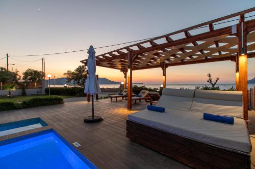 Niovi Seaside Suites