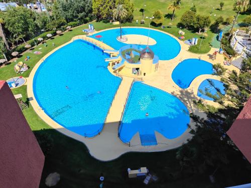 Apartamento entero, enormes piscinas, terraza y playa