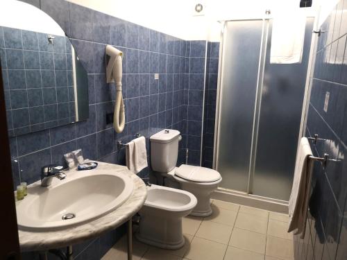A bathroom at Oasi Park Hotel