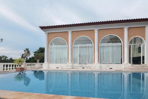 a villa with a swimming pool in front of a building at *Entire Villa* The Eyrie Khaoyai House.K3 5 Bedrooms 10 Guests near Khaoyai in Ban Bung Toei