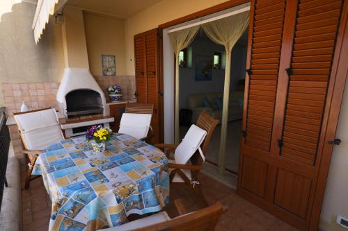 a dining room with a table and chairs and a fireplace at Casa Vacanze Selinus in Marinella di Selinunte