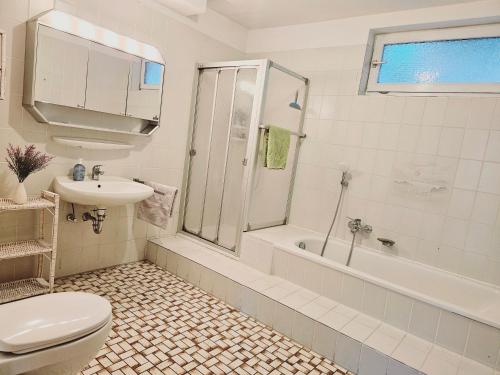 Koupelna v ubytování Ferienwohnung Rodder Maar