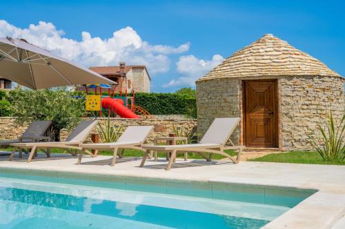 Bazén v ubytování Paradise Villas Istria nebo v jeho okolí