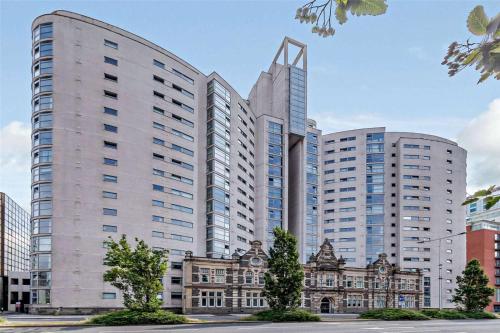 Fantastic and modern city centre flat with FREE parking! photo 6