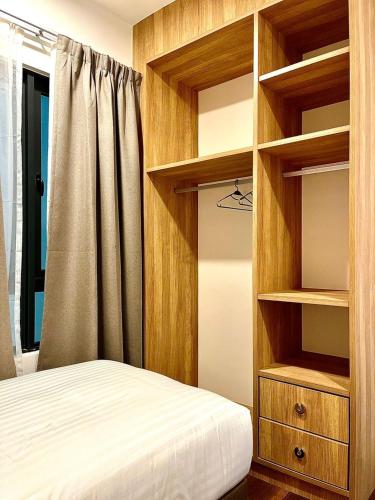 a bedroom with wooden shelves and a bed at Onsen Premium Hotspring Suite Sunway Tambun Ipoh in Tambun