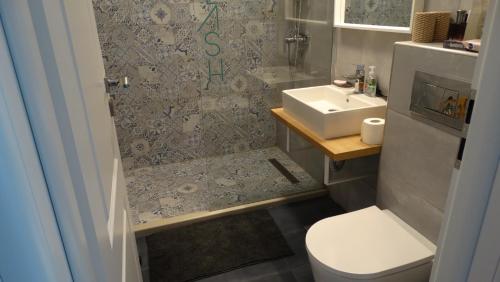 a bathroom with a toilet and a sink at Sea Ray Studio in Năvodari