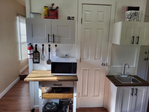 Quaint 2 bd apt w/view 4 guests – Photos 4