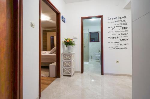 a hallway with a mirror and a bedroom at Apartman Kristijan in Viskovo