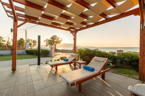 Niovi Seaside Suites