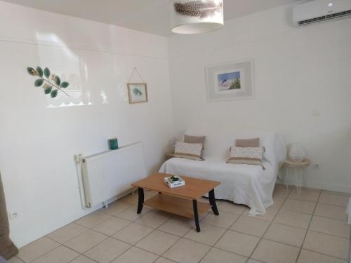 Studio neuf climatisé proche d'Agde