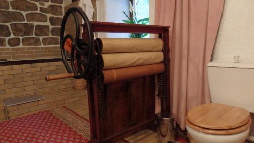 a wooden towel rack with a toilet and a wheel at Chalupa Sněhurka in Polubný