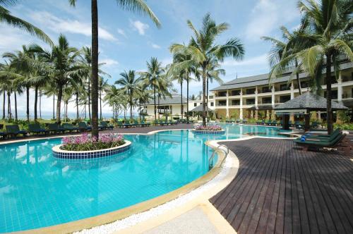 Bazén v ubytování Khaolak Orchid Beach Resort - SHA Extra Plus nebo v jeho okolí