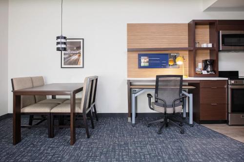 TownePlace Suites by Marriott Orlando Airport Image