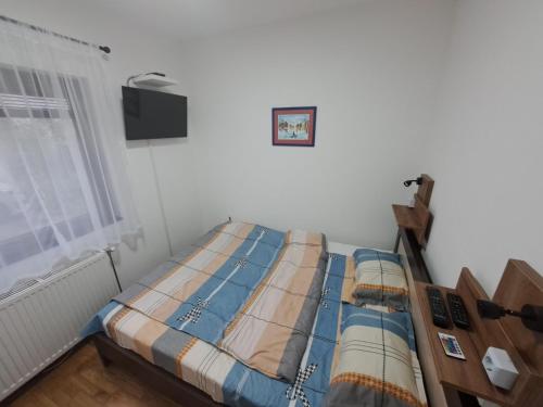 Postel nebo postele na pokoji v ubytování Apartman Helena