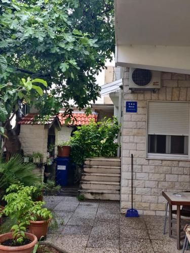 a house with a window and a table in front of it at Omis apartment - near beach and town center, ground floor with small garden in Omiš