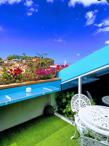 ATTIC BAY - Cozy Stay with Sea View