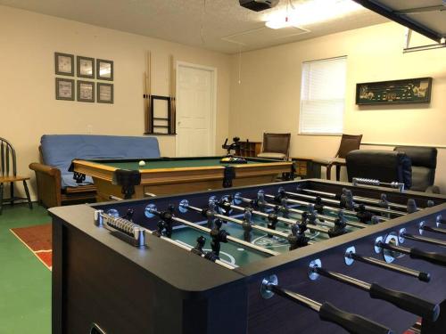 a room with a pool table and a room with a pool table at 1 mi to Dollywood mins to all attractions & GSMNP in Sevierville