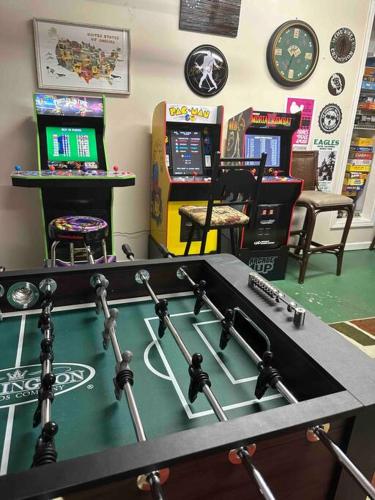 a game room with a pool table and arcade machines at 1 mi to Dollywood mins to all attractions & GSMNP in Sevierville