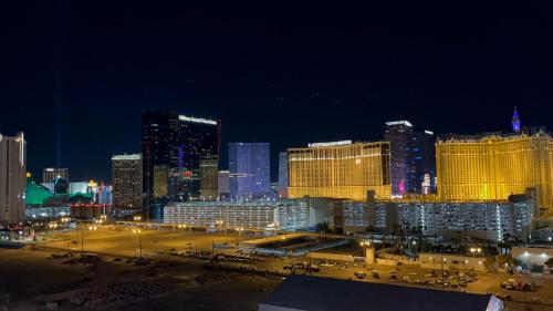 Gallery image of Condo at Platinum Hotel Strip View in Las Vegas