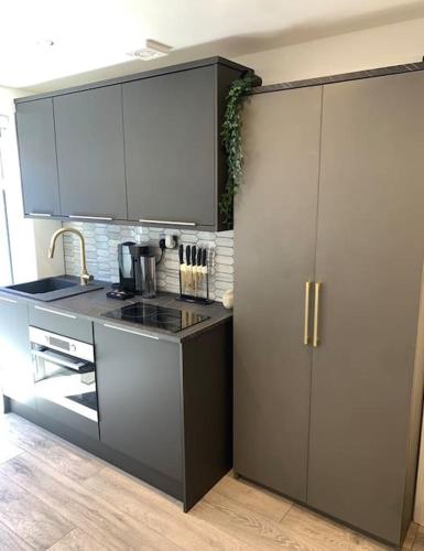 Lux Private Entrance 1 bed Studio - Free Parking - ideal for COOP Live, MCR City Centre, Salford Royal Hospital & Buile Hill Mansion wedding venue photo 22