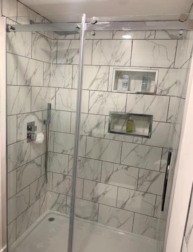Lux Private Entrance 1 bed Studio - Free Parking - ideal for COOP Live, MCR City Centre, Salford Royal Hospital & Buile Hill Mansion wedding venue photo 9