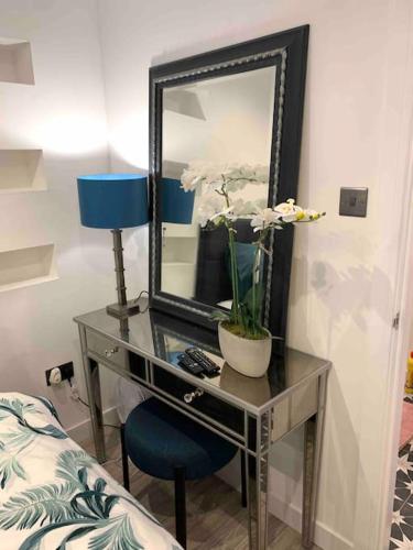 Lux Private Entrance 1 bed Studio - Free Parking - ideal for COOP Live, MCR City Centre, Salford Royal Hospital & Buile Hill Mansion wedding venue photo 16