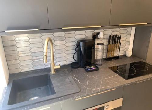 Lux Private Entrance 1 bed Studio - Free Parking - ideal for COOP Live, MCR City Centre, Salford Royal Hospital & Buile Hill Mansion wedding venue photo 26
