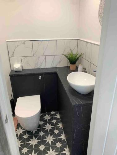 Lux Private Entrance 1 bed Studio - Free Parking - ideal for COOP Live, MCR City Centre, Salford Royal Hospital & Buile Hill Mansion wedding venue photo 15