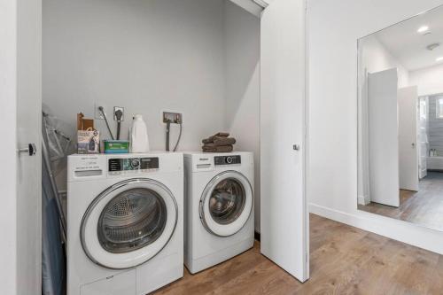 a laundry room with two washing machines in it at Fabulous Beach Get Away - Brand New Beach House in Half Moon Bay