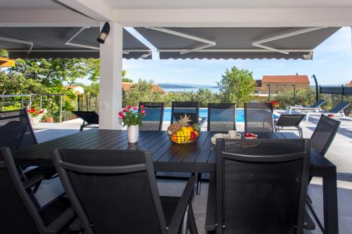 Luxury apartment,heated pool,football court,playground