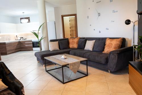 a living room with a couch and a coffee table at Mirovili House in Káto Lekhónia
