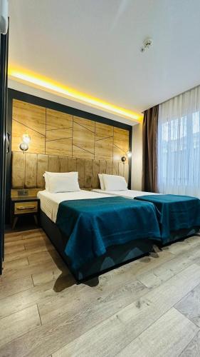 เตียงในห้องที่ Rosella Royal Suit - روزيلا رويال