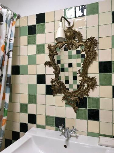 a bathroom with a sink and a mirror on the wall at Quinta da Trombeta in Borba