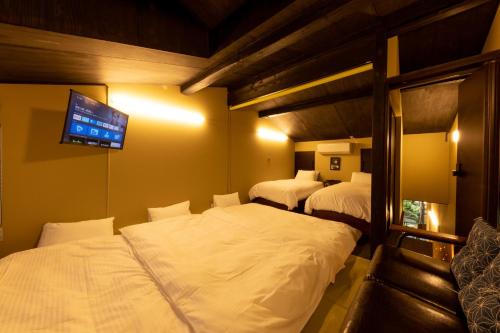 Кровать или кровати в номере Tsuki-Akari Takayama - Japanese modern Vacation Stay with an open-air bath