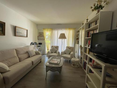 Arcachon: Appartement T2 avec Accès Direct à la Plage, Terrasse et Parking Privé - FR-1-474-59