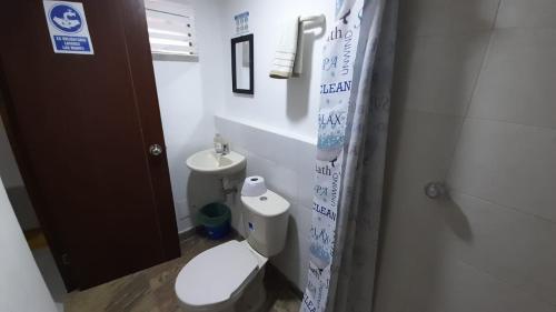 Koupelna v ubytování HOSTAL EL ALTISIMO