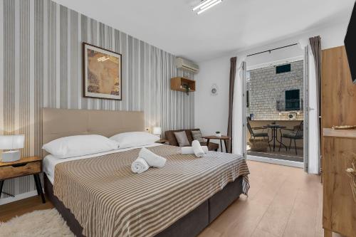 Giường trong phòng chung tại Rafael